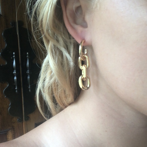 Clara Chain Link Drop Earrings! - Picture 4 of 4